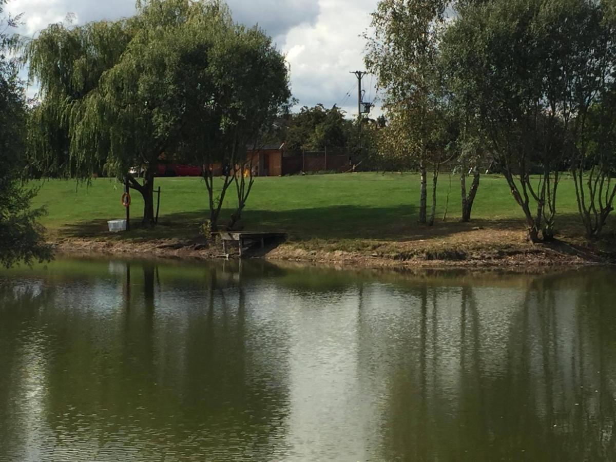 Elton Barn Fishery & Retreat نوتينغهام المظهر الخارجي الصورة